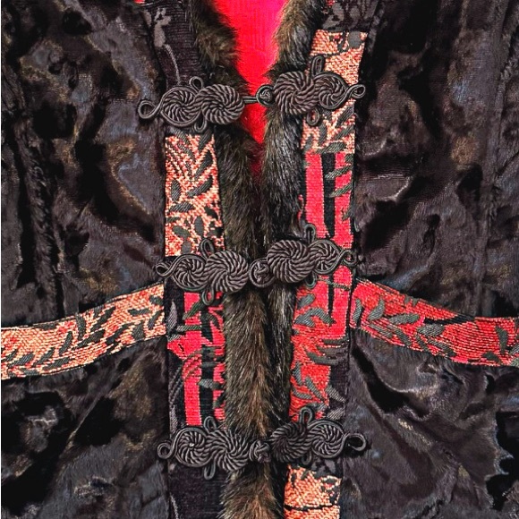 Chico's Faux Fur Vintage Jacquard Trim Mandarin IVest Size M Holiday Black & Red - Picture 4 of 14